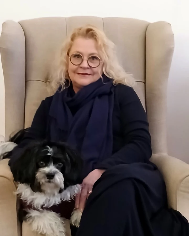 Kelly Hanrahan seated with Winston